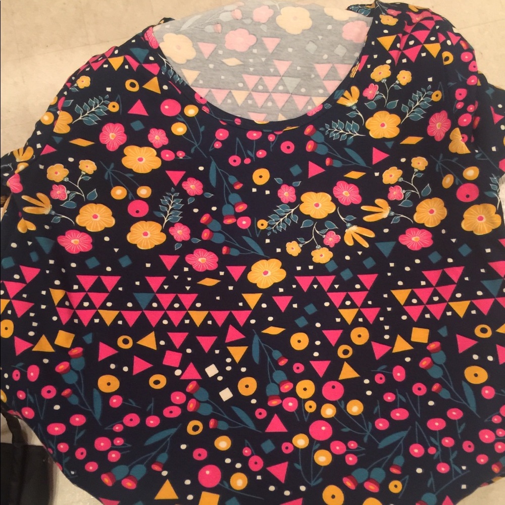 Lularoe NWT Classic shirt
